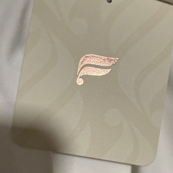 Fabletics Classic Pleated White Flounce Skort - Picture 3 of 10